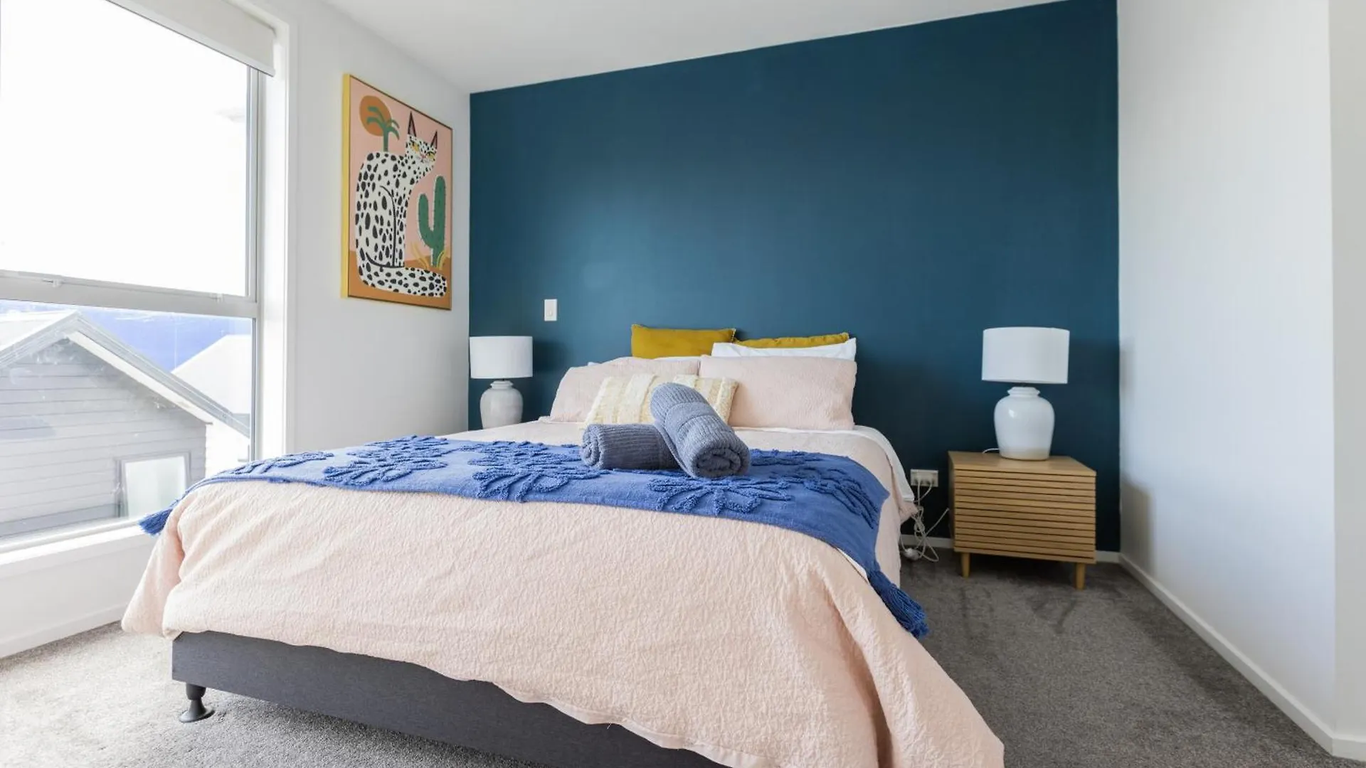 Stylish And Comfort In Cbd Christchurch Holiday home