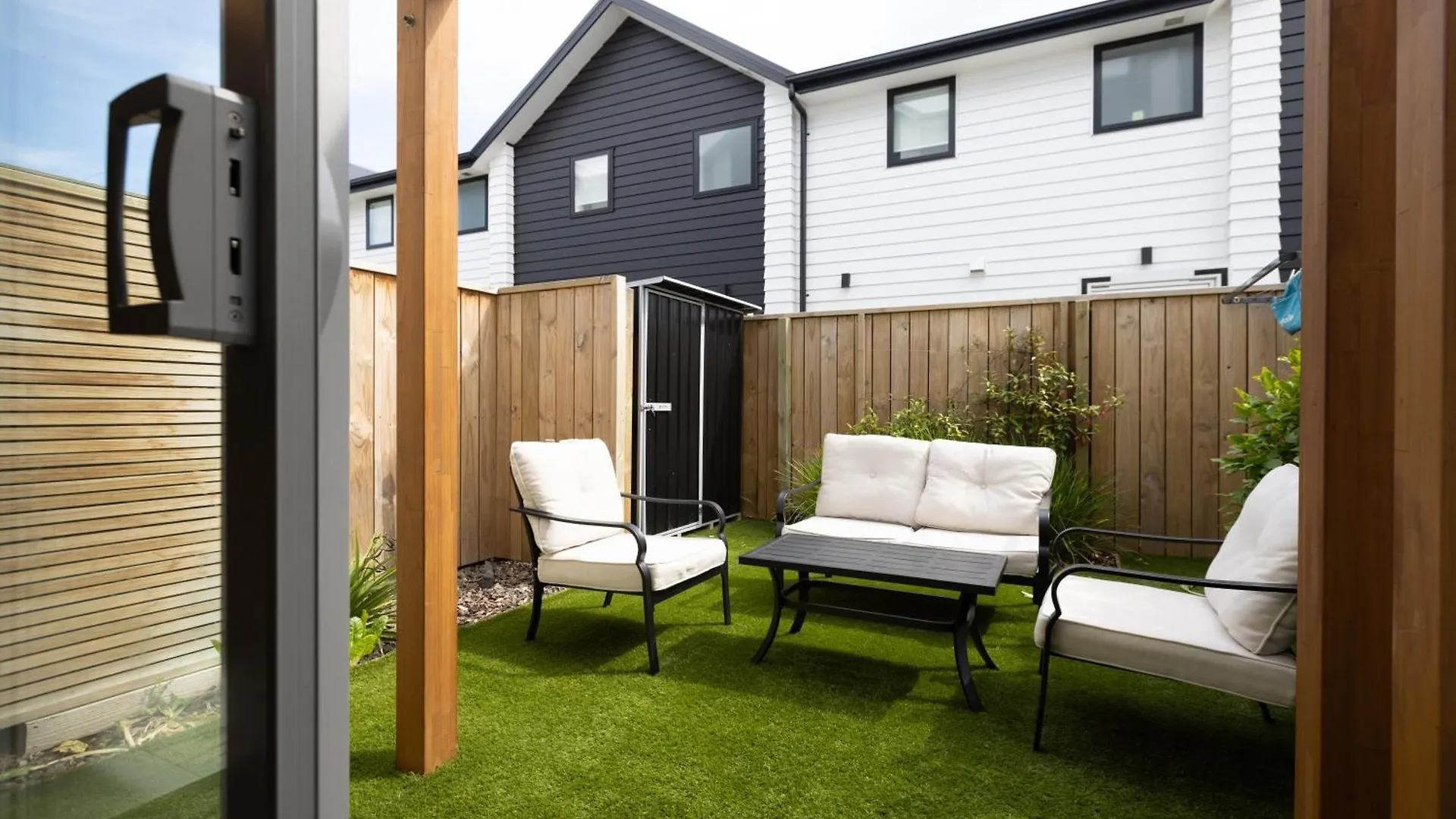 Stylish And Comfort In Cbd Christchurch Holiday home